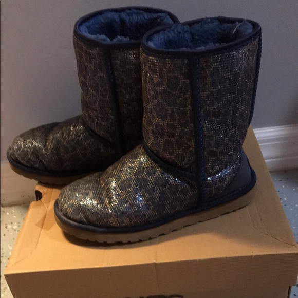 Animal print Ugg classic length boots - Picture 2 of 5